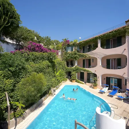 Hotel Bellevue Benessere&Relax-3